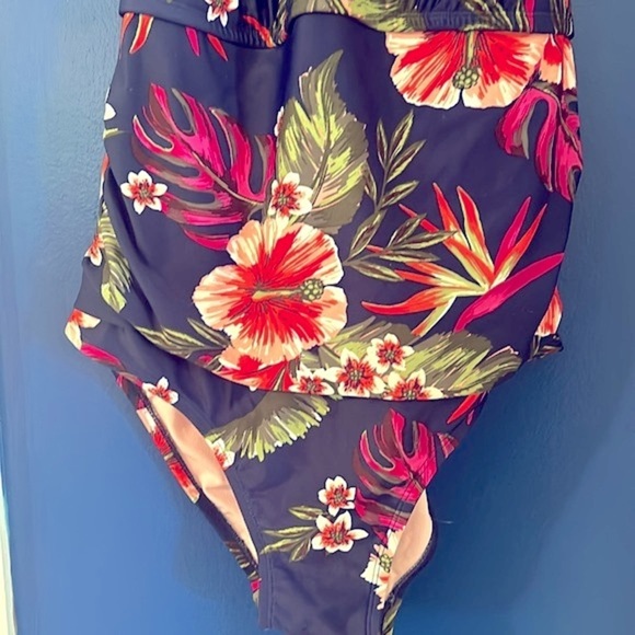 NWOT Women’s Kona Sol Keyhole Strap One Piece Swimsuit Size 14W - Picture 5 of 11